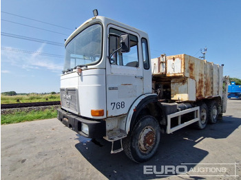 Truk pengaduk beton MAN