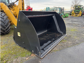 Pemuat depan untuk traktor BRESSEL UND LADE