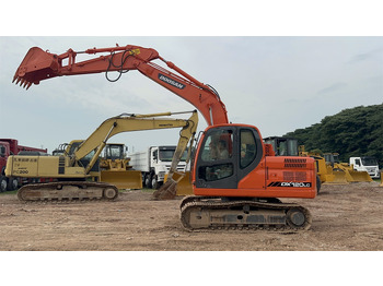 Ekskavator perayap DOOSAN