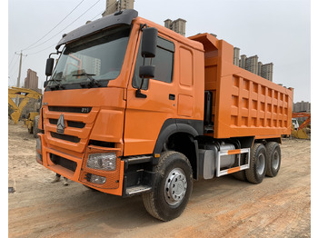 Truk jungkit SINOTRUK HOWO
