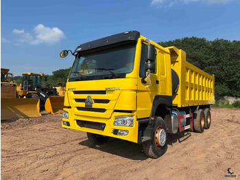 Truk jungkit SINOTRUK HOWO