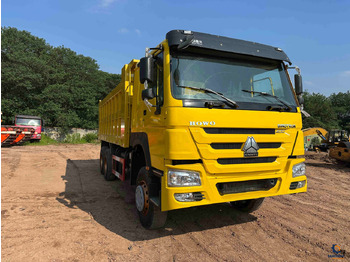 Truk jungkit SINOTRUK HOWO
