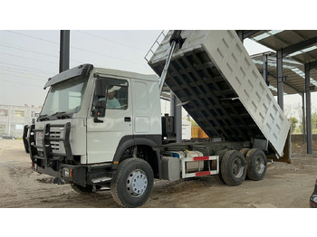 Truk jungkit SINOTRUK HOWO