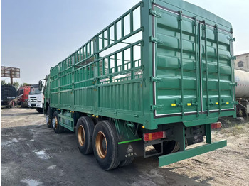Truk flatbed untuk pengangkutan bahan curah SINOTRUK HOWO 420hp 8x4 fence truck: gambar 5