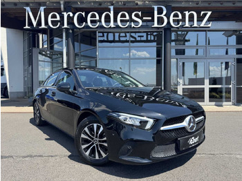 Mobil sedan MERCEDES-BENZ