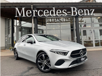 Mobil sedan MERCEDES-BENZ