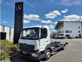Truk sasis MERCEDES-BENZ Atego 818