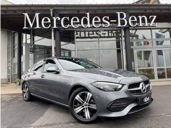 Mobil sedan MERCEDES-BENZ