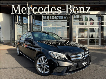 Mobil sedan MERCEDES-BENZ