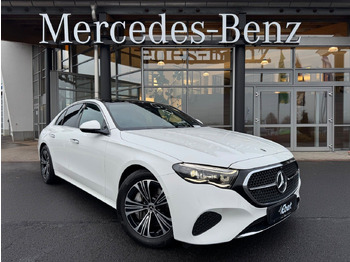 Mobil sedan MERCEDES-BENZ