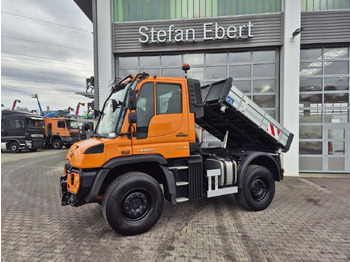 Truk jungkit UNIMOG