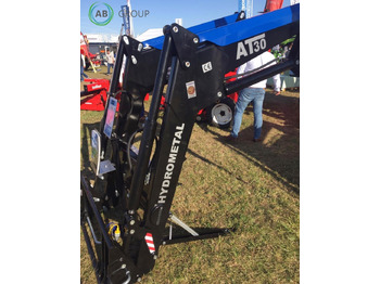 Pemuat depan untuk traktor