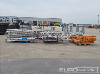 Membangun inventaris Bundle of Folding Aluminium Scaffolding (5 of), Bundle of Folding Fiberglass Scaffolding, Bundle of Aluminium Scaffolding (3 of), Aluminium Staging Boards (3 of): gambar 4