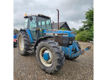 Traktor FORD