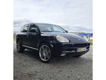 Mobil SUV PORSCHE