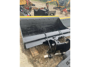 Ember ekskavator CATERPILLAR