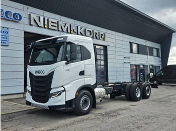 Truk sasis IVECO X-WAY