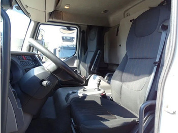 Interior photo 1: Leasing DAF LF 260 16 TON SLEEPER BOX 720X250X244 LBW 1.5 T DAF LF 260 16 TON SLEEPER BOX 720X250X244 LBW 1.5 T
