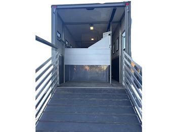 Truk pengangkut kuda Scania P250 Horse Truck: gambar 4