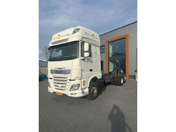Truk sasis DAF XF 530