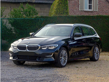 Mobil sedan BMW