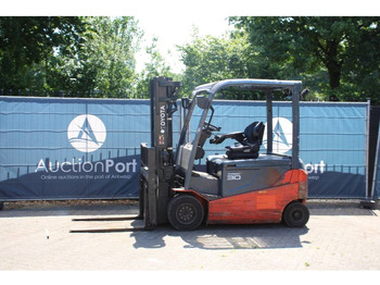 Forklift listrik TOYOTA