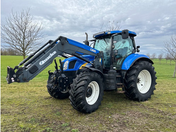 Traktor NEW HOLLAND