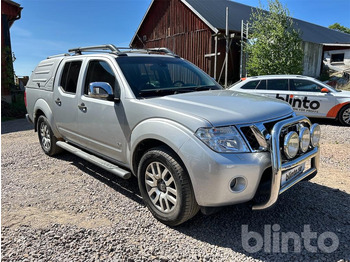 Truk pikap NISSAN Navara D40 med översynsbehov: gambar 3