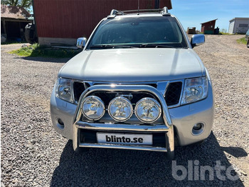 Truk pikap NISSAN Navara D40 med översynsbehov: gambar 2