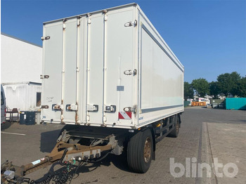 Trailer kotak tertutup