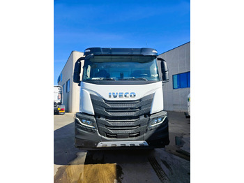 Truk flatbed, Truk derek Iveco X-Way  AD300X46Z HR ON+: gambar 2