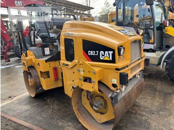 Roller jalan CATERPILLAR