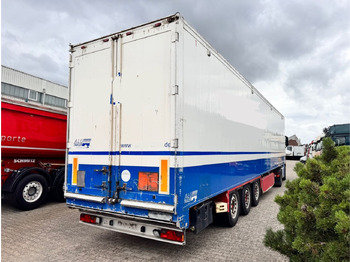 Semi-trailer dengan lantai berjalan STAS