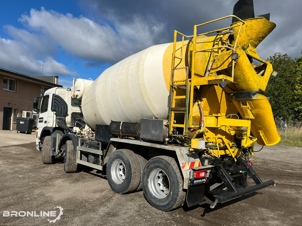 2004 Volvo FM12 420 8x4 Intermix 10m³ - Truk pengaduk beton: gambar 4 2004 Volvo FM12 420 8x4 Intermix 10m³ - Truk pengaduk beton: gambar 4
