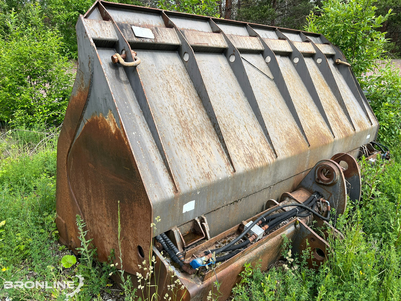 Volvo L220E 8.2m3 High tip bucket/kõrgkallutav kopp - Peralatan lainnya: gambar 1 Volvo L220E 8.2m3 High tip bucket/kõrgkallutav kopp - Peralatan lainnya: gambar 1