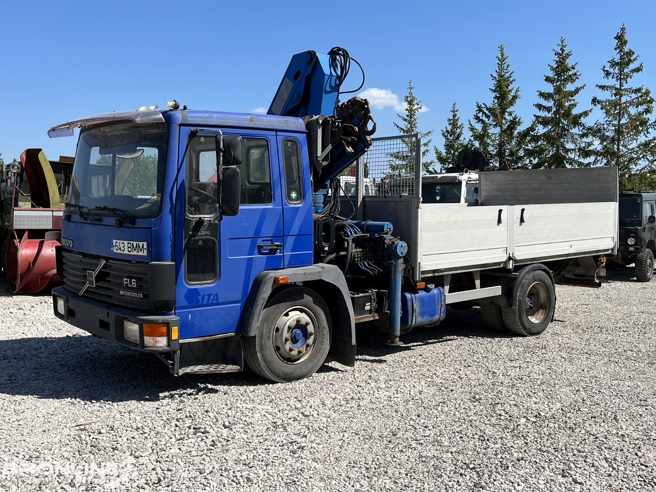 VOLVO FL611 + Palfinger PK 8200 - Truk flatbed, Truk derek: gambar 1 VOLVO FL611 + Palfinger PK 8200 - Truk flatbed, Truk derek: gambar 1