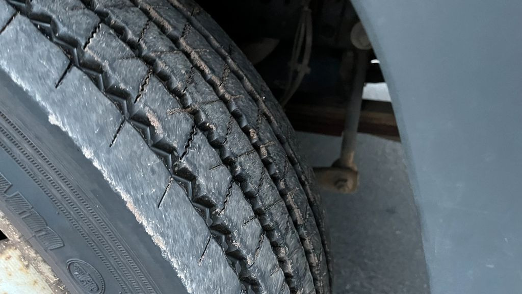 Van flatbed Iveco Eurocargo ML 80E18 Pritsche Iveco Eurocargo ML 80E18 Pritsche: gambar 8 Van flatbed Iveco Eurocargo ML 80E18 Pritsche Iveco Eurocargo ML 80E18 Pritsche: gambar 8