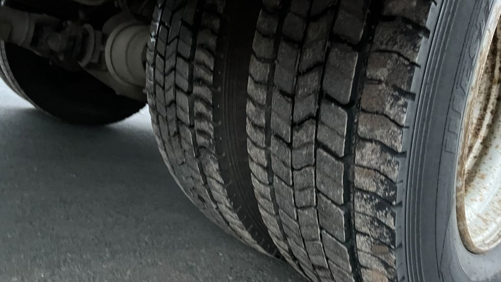 Van flatbed Iveco Eurocargo ML 80E18 Pritsche Iveco Eurocargo ML 80E18 Pritsche: gambar 10 Van flatbed Iveco Eurocargo ML 80E18 Pritsche Iveco Eurocargo ML 80E18 Pritsche: gambar 10