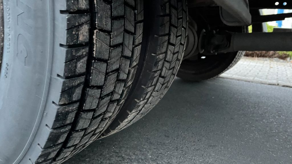 Van flatbed Iveco Eurocargo ML 80E18 Pritsche Iveco Eurocargo ML 80E18 Pritsche: gambar 9 Van flatbed Iveco Eurocargo ML 80E18 Pritsche Iveco Eurocargo ML 80E18 Pritsche: gambar 9