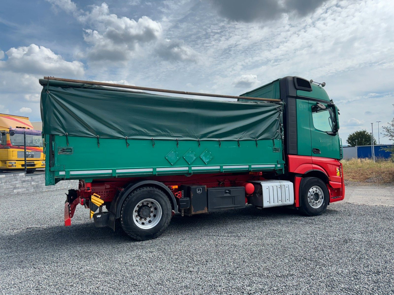 Truk jungkit Mercedes-Benz Actros 1842 Kipper Dreiseitenkipper: gambar 8 Truk jungkit Mercedes-Benz Actros 1842 Kipper Dreiseitenkipper: gambar 8