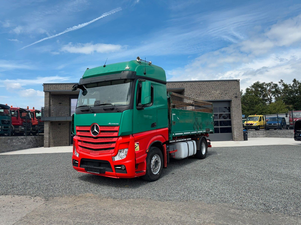 Mercedes-Benz Actros 1842 Kipper Dreiseitenkipper - Truk jungkit: gambar 1 Mercedes-Benz Actros 1842 Kipper Dreiseitenkipper - Truk jungkit: gambar 1