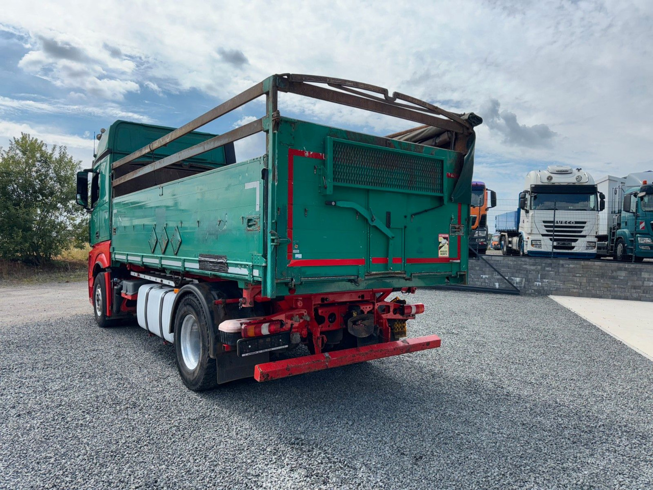 Truk jungkit Mercedes-Benz Actros 1842 Kipper Dreiseitenkipper: gambar 10 Truk jungkit Mercedes-Benz Actros 1842 Kipper Dreiseitenkipper: gambar 10