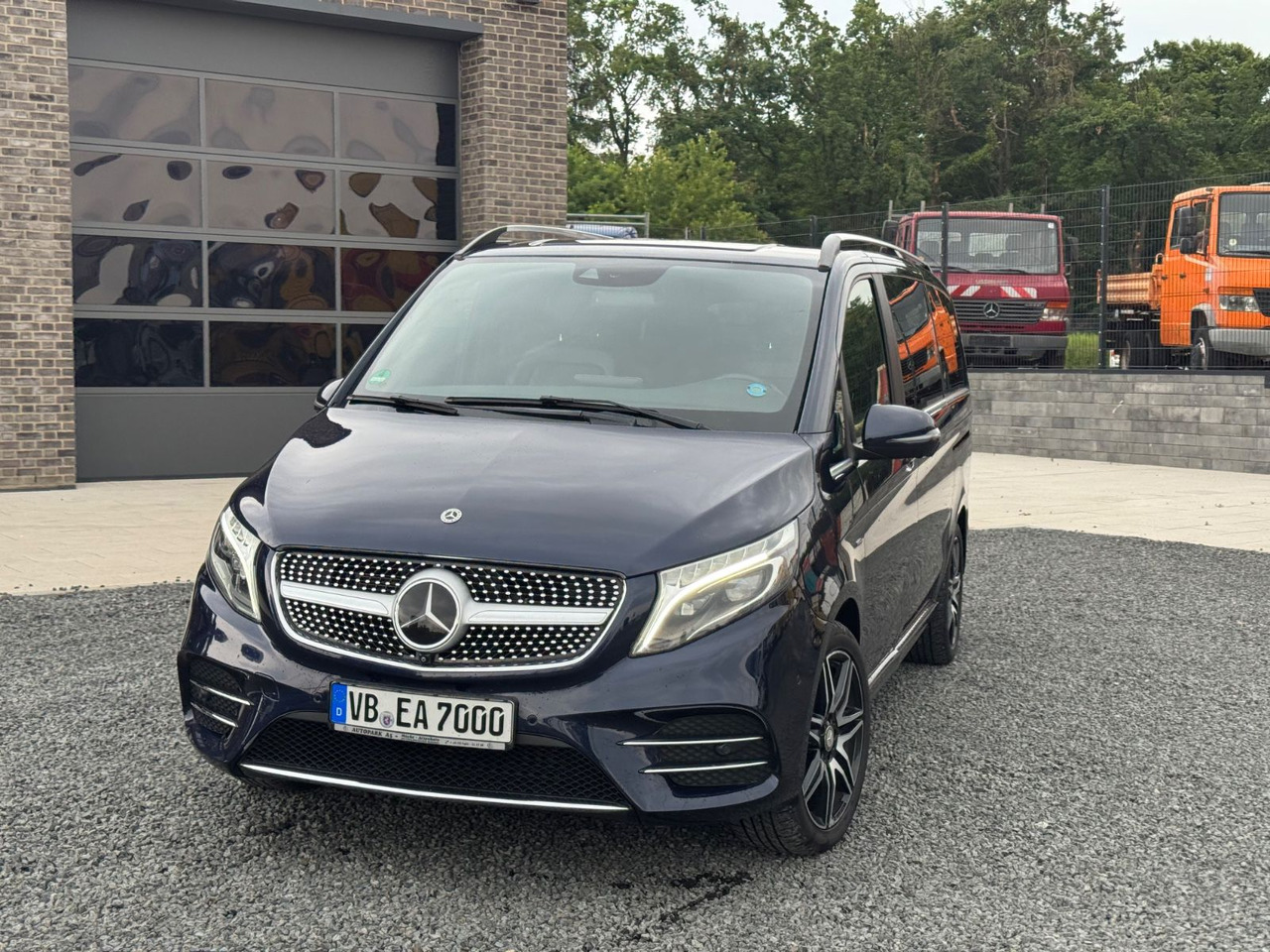 Mercedes-Benz V 250 AMG Avantg.Edition 4M Lang Distronic Stand - Van penumpang: gambar 3 Mercedes-Benz V 250 AMG Avantg.Edition 4M Lang Distronic Stand - Van penumpang: gambar 3