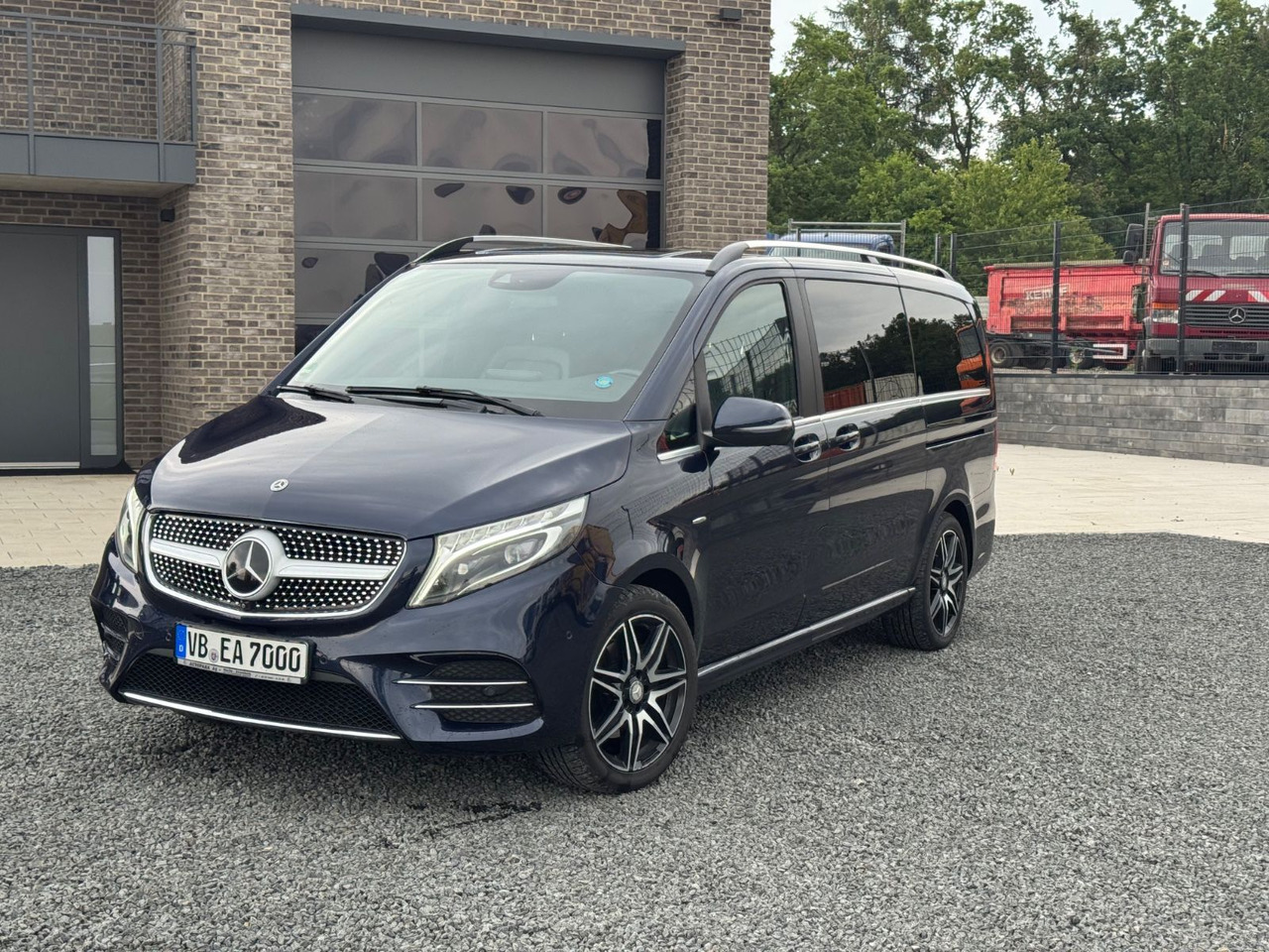 Mercedes-Benz V 250 AMG Avantg.Edition 4M Lang Distronic Stand - Van penumpang: gambar 2 Mercedes-Benz V 250 AMG Avantg.Edition 4M Lang Distronic Stand - Van penumpang: gambar 2