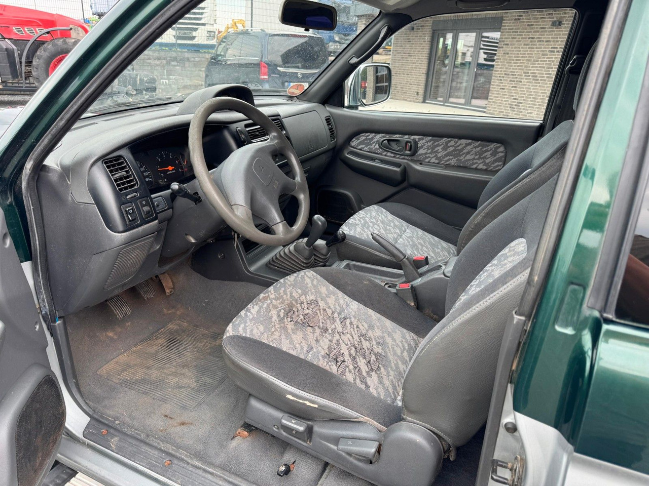 Mobil SUV Mitsubishi L200 Klima: gambar 9