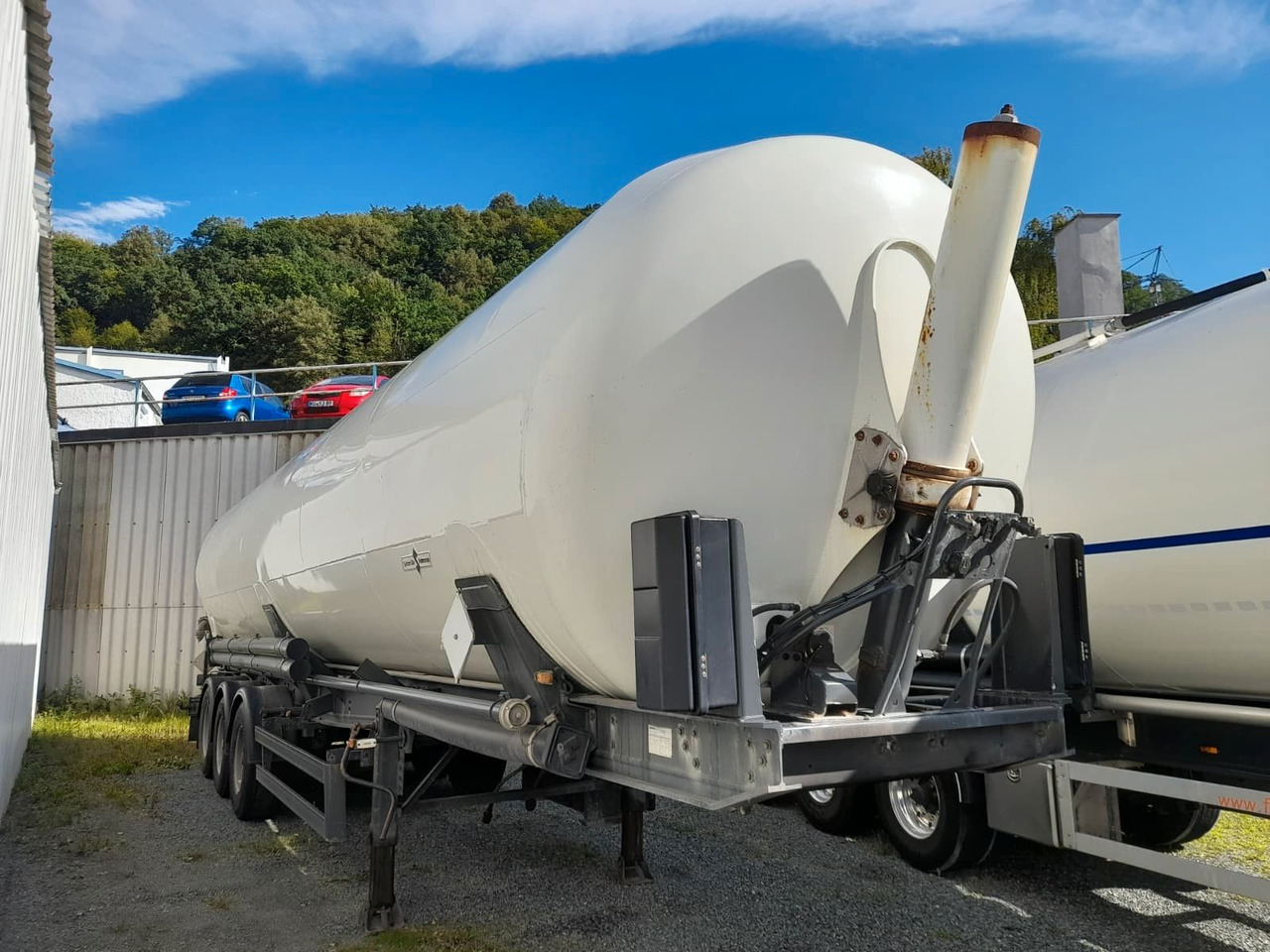 Spitzer SK 2460 CAL GGVS 60m³ Kippsilo - Semi trailer silo: gambar 1 Spitzer SK 2460 CAL GGVS 60m³ Kippsilo - Semi trailer silo: gambar 1