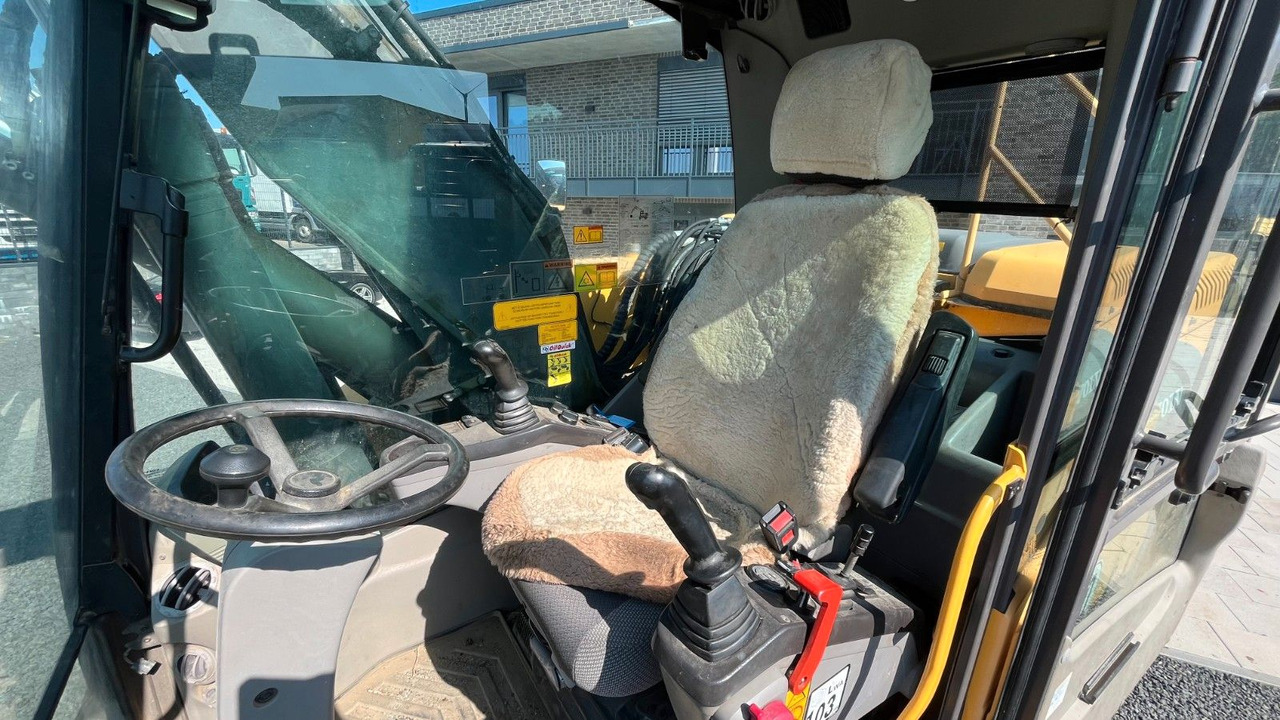 Volvo EW180D 20500 Kg Verstellausleger OilQuick - Ekskavator roda: gambar 5 Volvo EW180D 20500 Kg Verstellausleger OilQuick - Ekskavator roda: gambar 5