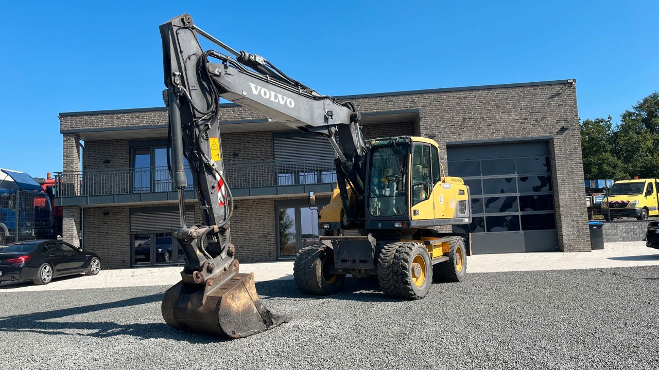 Volvo EW180D 20500 Kg Verstellausleger OilQuick - Ekskavator roda: gambar 1 Volvo EW180D 20500 Kg Verstellausleger OilQuick - Ekskavator roda: gambar 1