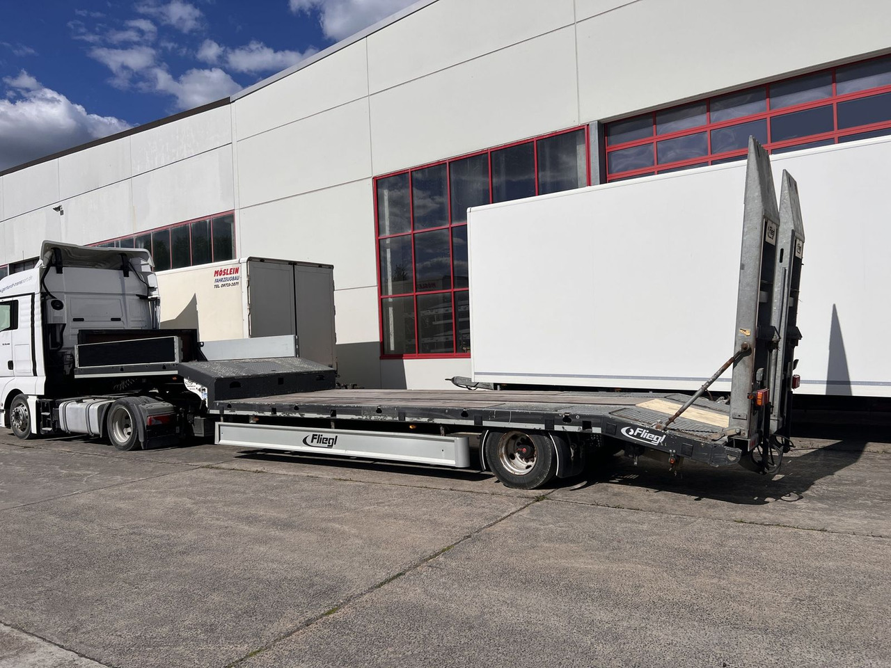 1 Achs Satteltieflader - Semi-trailer low bed: gambar 2 1 Achs Satteltieflader - Semi-trailer low bed: gambar 2