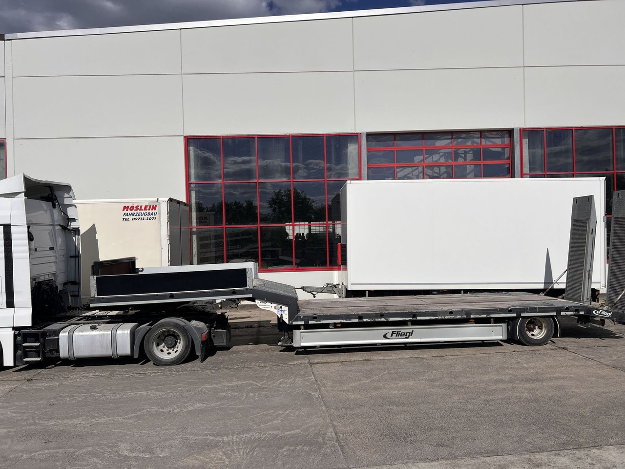 1 Achs Satteltieflader - Semi-trailer low bed: gambar 1 1 Achs Satteltieflader - Semi-trailer low bed: gambar 1